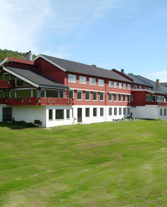 Hotellet ligger fredeligt omgivet af natur, blot 15 minutter fra Geilo.