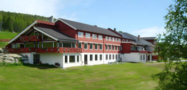 Hotellet ligger fredeligt omgivet af natur, blot 15 minutter fra Geilo.
