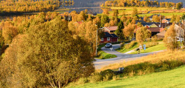 Hotellet är omgivet av vacker norsk natur och erbjuder en unik upplevelse under alla årstider.