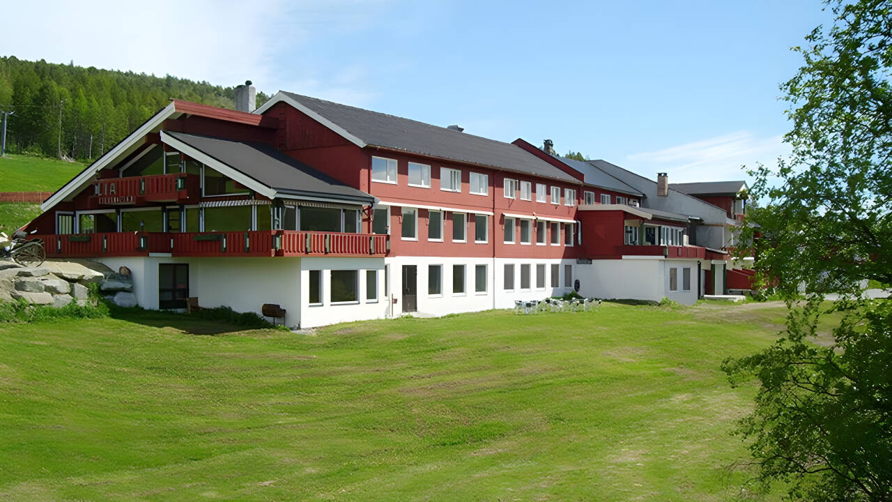 The hotel enjoys a peaceful setting surrounded by nature, just 15 minutes from Geilo.