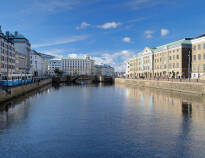 Center Hotel ligger vid Göta kanal i Göteborg och bjuder på en ideal utgångspunkt för en trevlig vistelse.