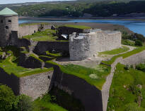 Erleben Sie die echte nordische Geschichte mit königlichen, blutigen Belagerungen, Hexenprozessen und Kerkern auf der Festung Bohus.