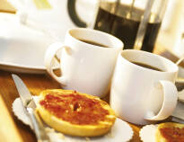 Start dagen med en god og varieret morgenbuffet, som nydes i hotellets hyggelige morgenmadsrestaurant.