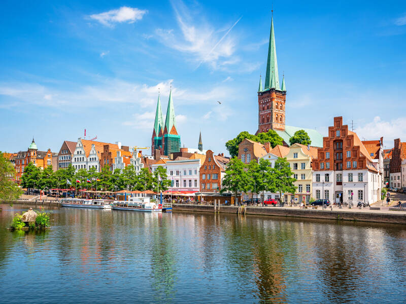 Lübecks gamle bydel er en ø, der emmer af havnebyens charme mellem floden Trave, Wakenitz og kanalen.