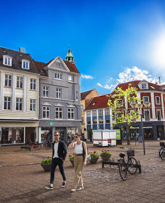 Entdecken Sie Horsens mit tollen Einkaufsmöglichkeiten, Sehenswürdigkeiten, gemütlichen Cafés und entspannten Spaziergängen.