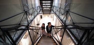 Das Hotel liegt nur wenige Schritte vom beliebten FÆNGSLET-Museum entfernt, das ein einzigartiges Museumserlebnis bietet.