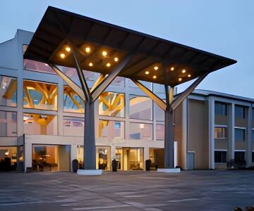 Das elegante Hotel, entworfen von Kim Utzon Architects und gestaltet von Designer Mikael Mammen, bietet ein hohes Maß an Komfort.