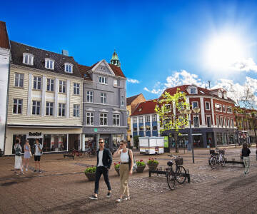 Entdecken Sie Horsens mit tollen Einkaufsmöglichkeiten, Sehenswürdigkeiten, gemütlichen Cafés und entspannten Spaziergängen.