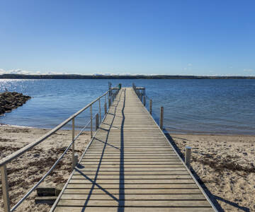Oppdag det vakre landskapet i Nørrestrand naturreservat eller det klare vannet i Horsens Fjord.