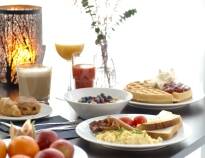 Start dagen med morgenmad på hotellet. Der er masser at vælge imellem, så I er klar til dagens eventyr.