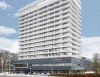 Dette 4-stjernede hotel ligger lige ved Kildeparken med de syngende træer, tæt på Aalborgs levende centrum.