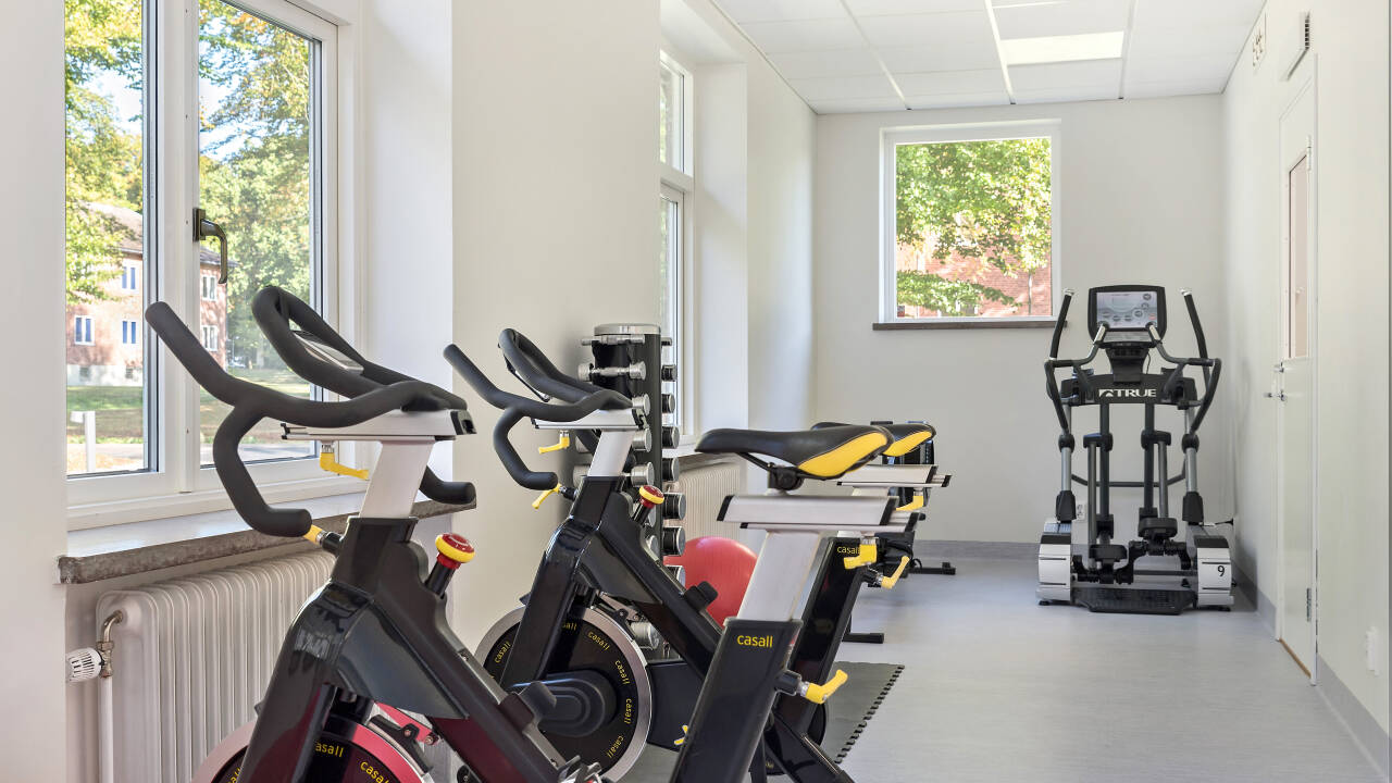 Håll energin uppe med ett toppmodernt gym som är utformat för att förbättra varje träningspass.