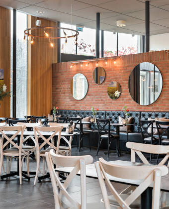 Das abwechslungsreiche Abendmenü des Restaurants besteht aus köstlichen, lokal inspirierten Gerichten.