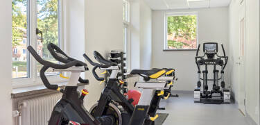 Håll energin uppe med ett toppmodernt gym som är utformat för att förbättra varje träningspass.
