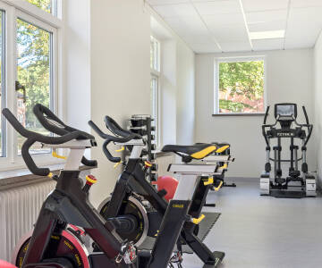 Hold energien oppe med et topmoderne fitnesscenter, der er designet til at løfte enhver træning.