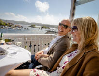 Das Hotel hat eine schöne Lage direkt am Wasser mit einer großartigen Aussicht auf den Yachthafen und den wunderschönen Fjord.