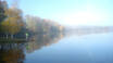 Innsjøen, som ikke ligger mer enn en kort spasertur fra hotellet, utstråler ro og garanterer gode turer.