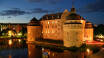 Fahren Sie nach Örebro, wo Sie das Schloss auf der kleinen Insel erleben oder in der süßen Stadt herumlaufen können