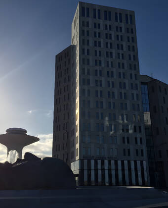 Das Best Western Hotel Malmö Arena befindet sich in einer ruhigen Gegend am Stadtrand von Malmö. Das Zentrum ist mit den öffentlichen Verkehrsmitteln in nur 3 Minuten erreichbar.