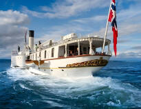 Passa på att njuta av en båtresa ombord på 'Skiblandneren' som är en av världens äldsta hjulångare.