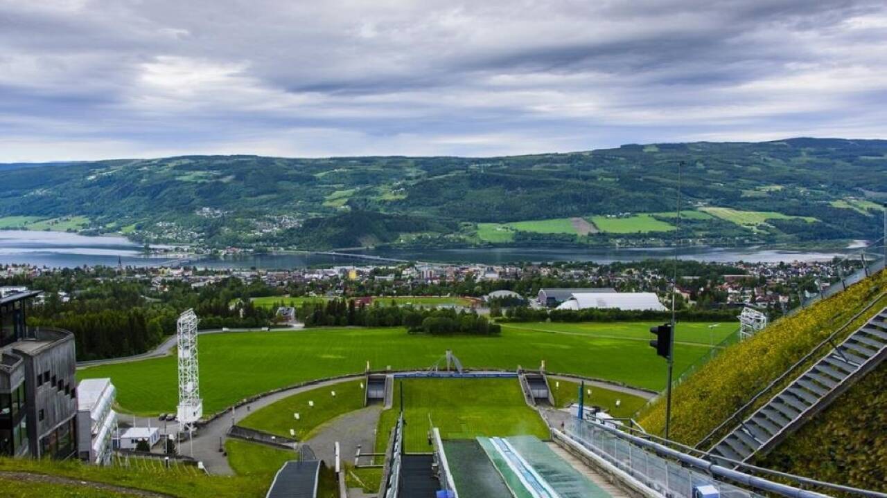 Opplev det olympiske anlegget Lysgårdsbakkene Hoppanlegg og gå ikke glipp av den fantastiske panorama-utsikten