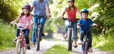 Utforsk sykkelruten Åsarundan, og severdigheter som f.eks. Markaryds eldste hus, Brattatorpet og Ulvsbacks prestegård.