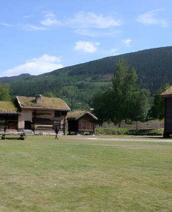Ein kurzer Ausflug zum Bygland Museum bietet ein authentisches kulturelles Erlebnis.