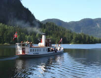 Tag en tur på Byglandsfjorden med D/S Bjoren, som er bygget i 1866 hos et lille skibsværft i området.