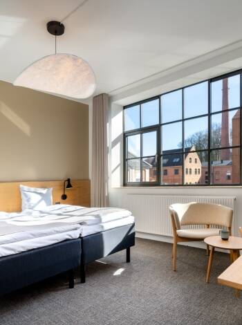 Stilvolle, komfortable Zimmer laden zum Entspannen ein, während Business-Class-Upgrades noch mehr Komfort bieten.