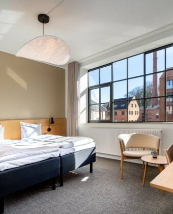 Stilige og komfortable rom inviterer til avslapning, og Business Class-oppgraderinger gir ekstra komfort.