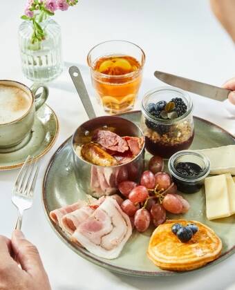 Nyt den berømte Radisson-frokosten som byr på mange friske, sunne og smakfulle alternativer.