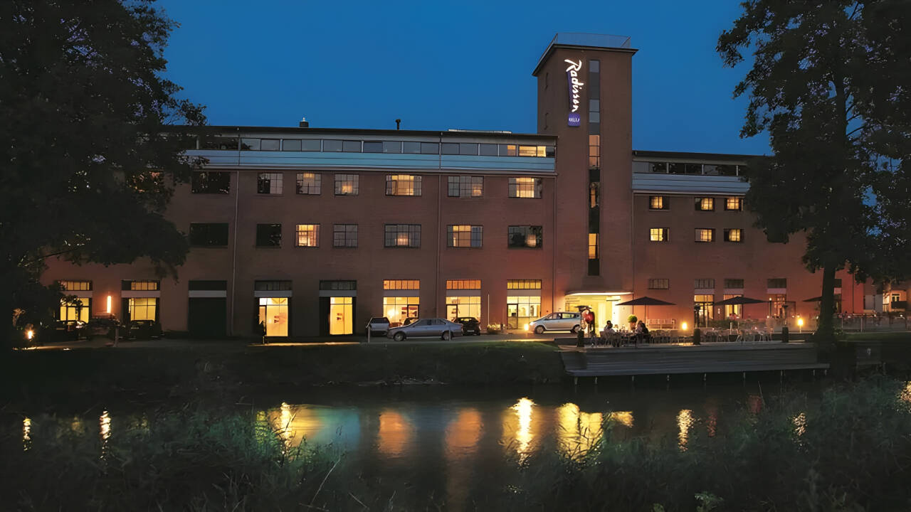 Bo i ett vackert restaurerat pappersbruk från 1844 med unik industriell charm.