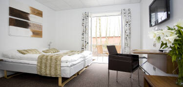 Erholen Sie sich in Zimmern mit klassischem Dekor und komfortablen Annehmlichkeiten für einen entspannten Aufenthalt.