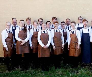 Erleben Sie herzliche Gastfreundschaft und unvergessliche Küche unter der Leitung von Michael Thinggaard und seinem Team.