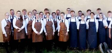 Upplev varm gästfrihet och minnesvärda middagar ledda av Michael Thinggaard och hans team.