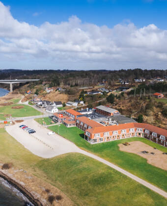 Limfjorden Beach is situated right in front of Hotel Pinenhus.
