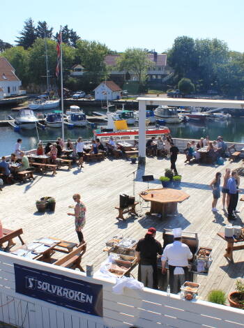 Dere kan unne dere et utsøkt måltid bestående av fersk hummer fra restaurantens eget hummerbasseng.