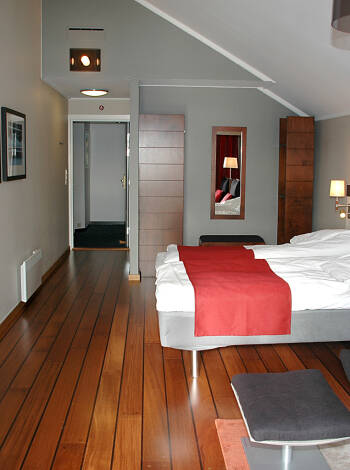 Hummeren hotell har 30 rom som er smakfullt innredet i maritim stil.