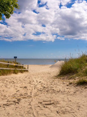 Här bor ni nära stranden med havet som närmsta granne.