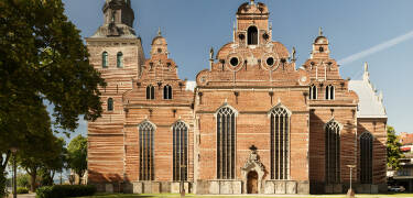 Das Hotel iliegt ca. 20 km von Kristianstad, wo Sie die schöne Dreifaltigkeitskirche erleben können, die von König Christian IV erbaut wurde.