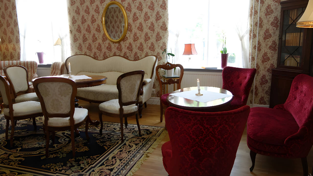 The inn has an atmosphere where you can relax with a book and enjoy a freshly brewed cup of coffee.