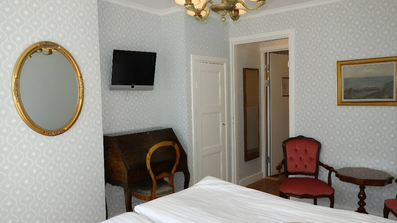 Das Gasthaus verfügt über 25 Doppelzimmer, die alle individuell im traditionellen Stil eingerichtet sind.