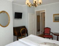 Kroen råder over 25 dobbeltværelser, som alle er individuelt indrettet i traditionel stil.