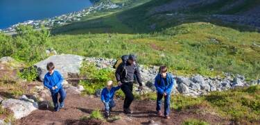 Setesdal bietet zahlreiche Wanderwege und Ausflugsmöglichkeiten für Familien.
