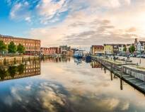 Hotellet ligger centralt i den hyggelige havneby Husum i Nordtyskland.