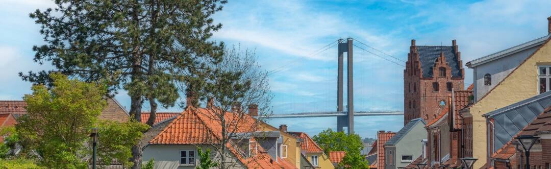 Opplev spenningen ved å gå på bro på "Lillebælts Broen".