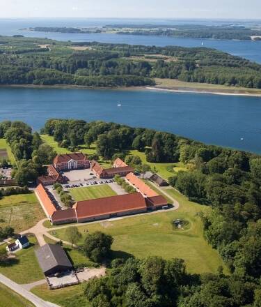 Schloss Hindsgavl ist ein wunderschöner, historischer Ort, an dem sich noch heute zahlreiche Mythen und Legenden von damals ranken.