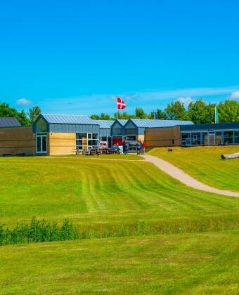Besøk vikingborgen Trelleborg, der noen av vikingtidens viktigste slag ble utkjempet.
