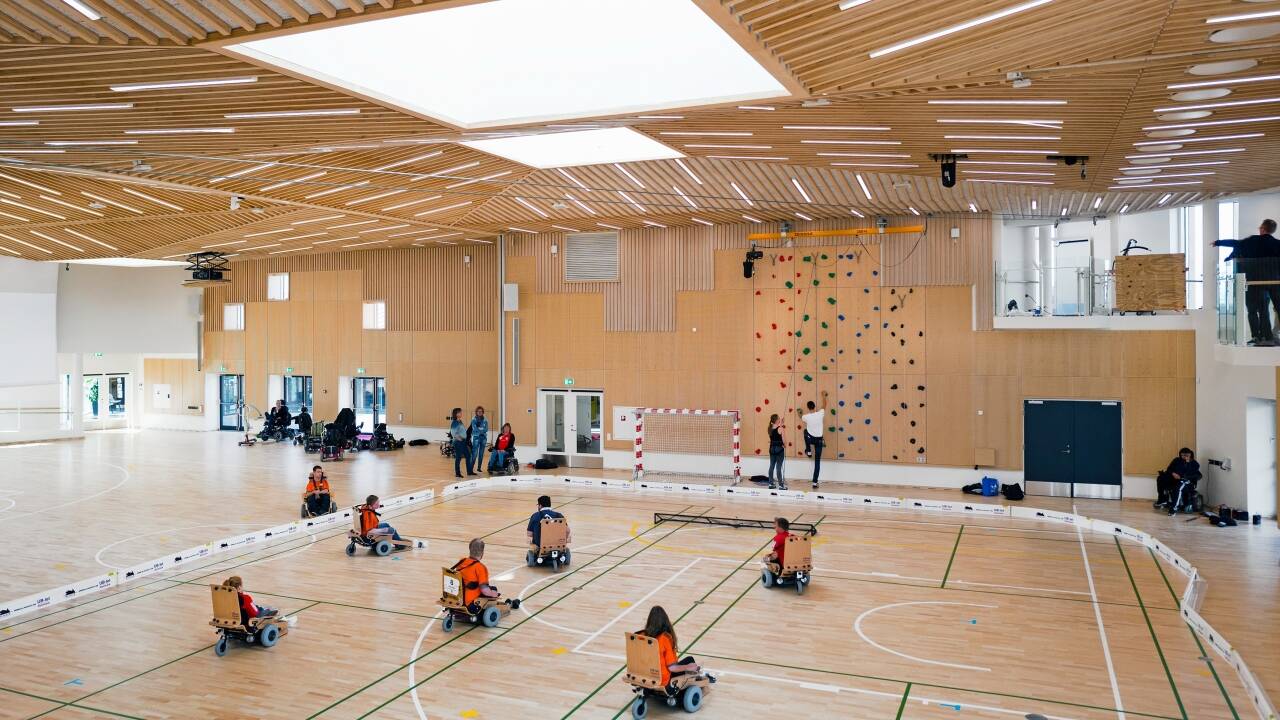 Die Sporthalle ist 24 Stunden täglich frei zugänglich und bietet Aktivitäten für Menschen jeden Alters.