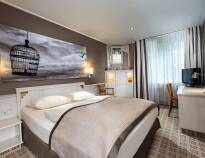 Hotellets flotte værelser sørger for afslappende og komfortable rammer under en miniferie i Hamburg.